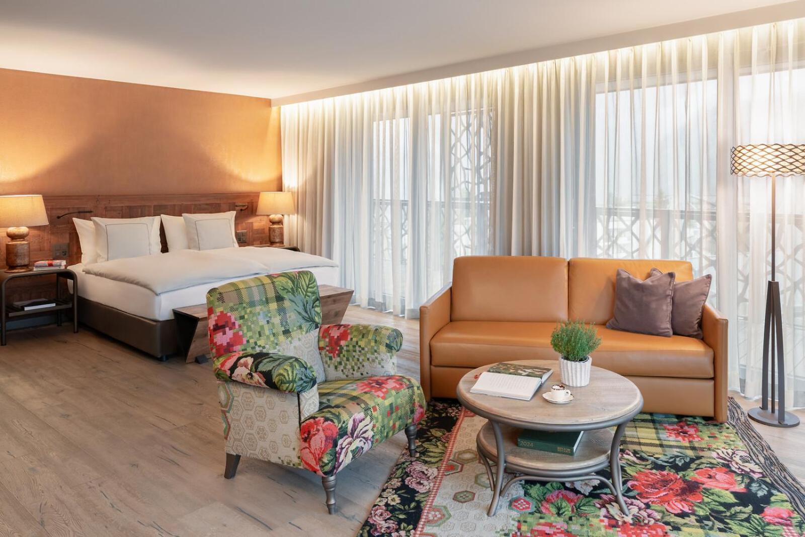 Junior Ecksuite mit Balkon und Seeblick