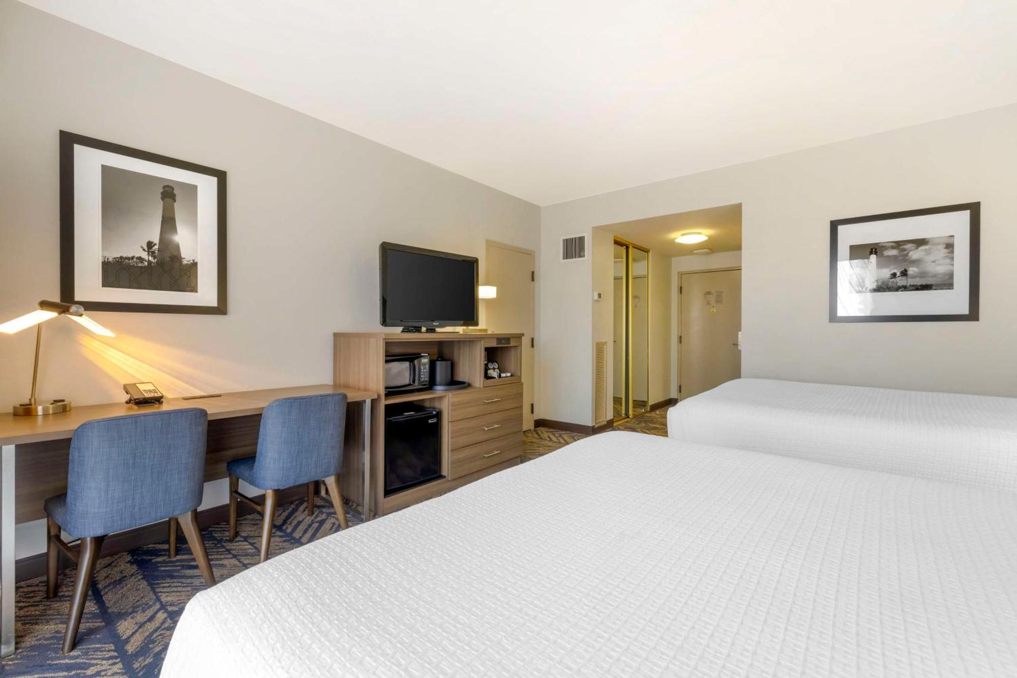 Queen Room Two Queen Beds Balcony City View or Upper Floor