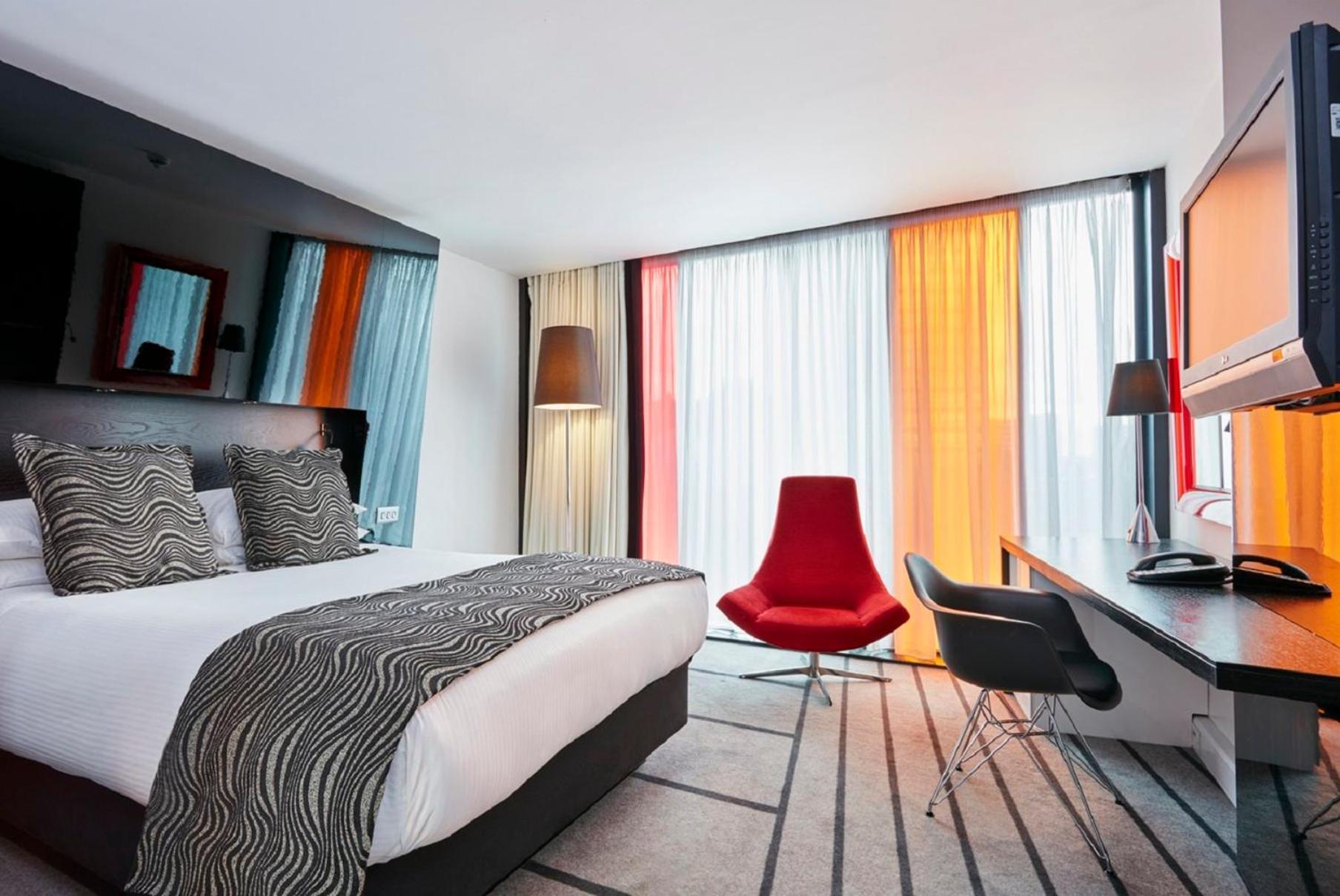 Standard Queen Room