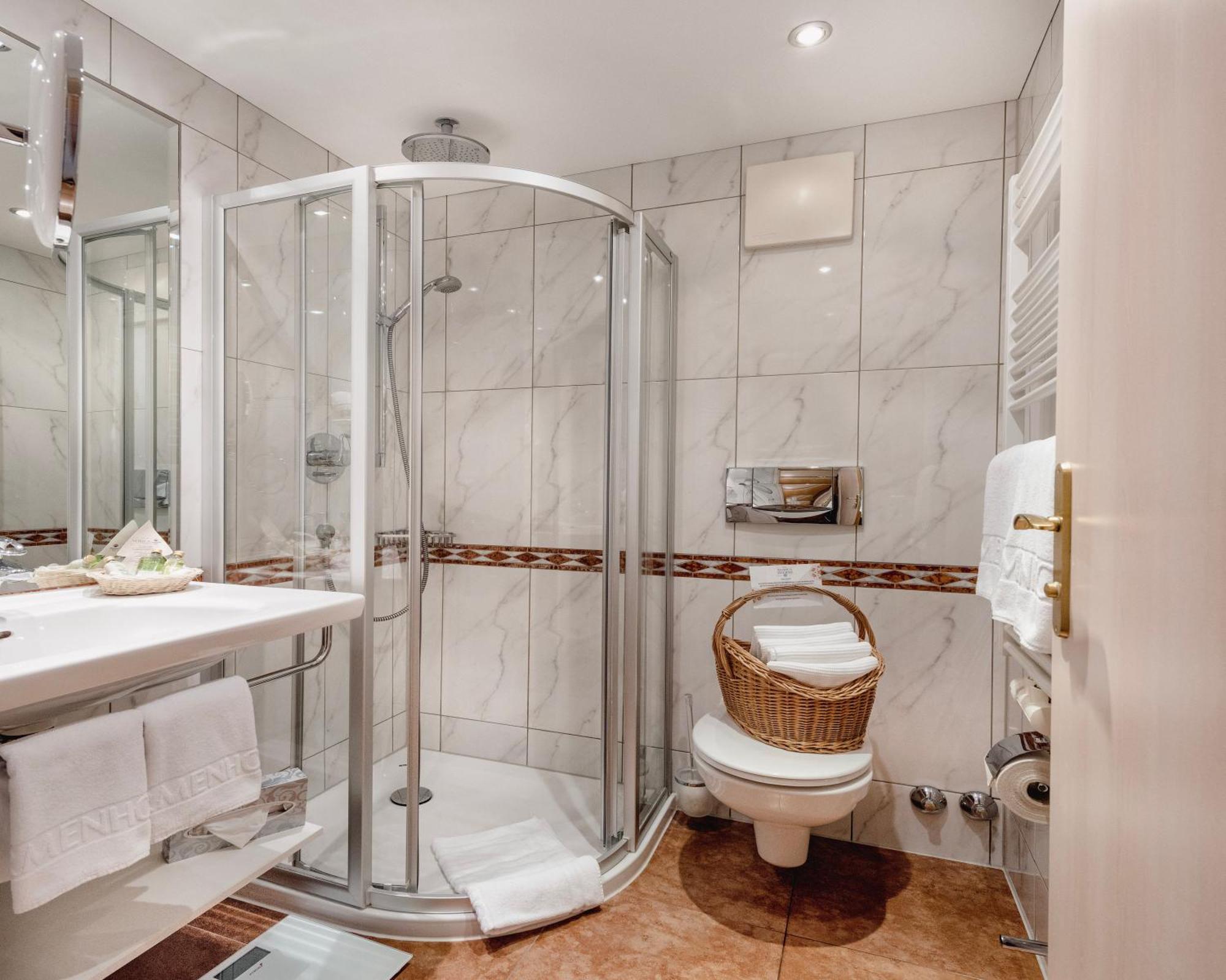 Suite access to Alpentherme