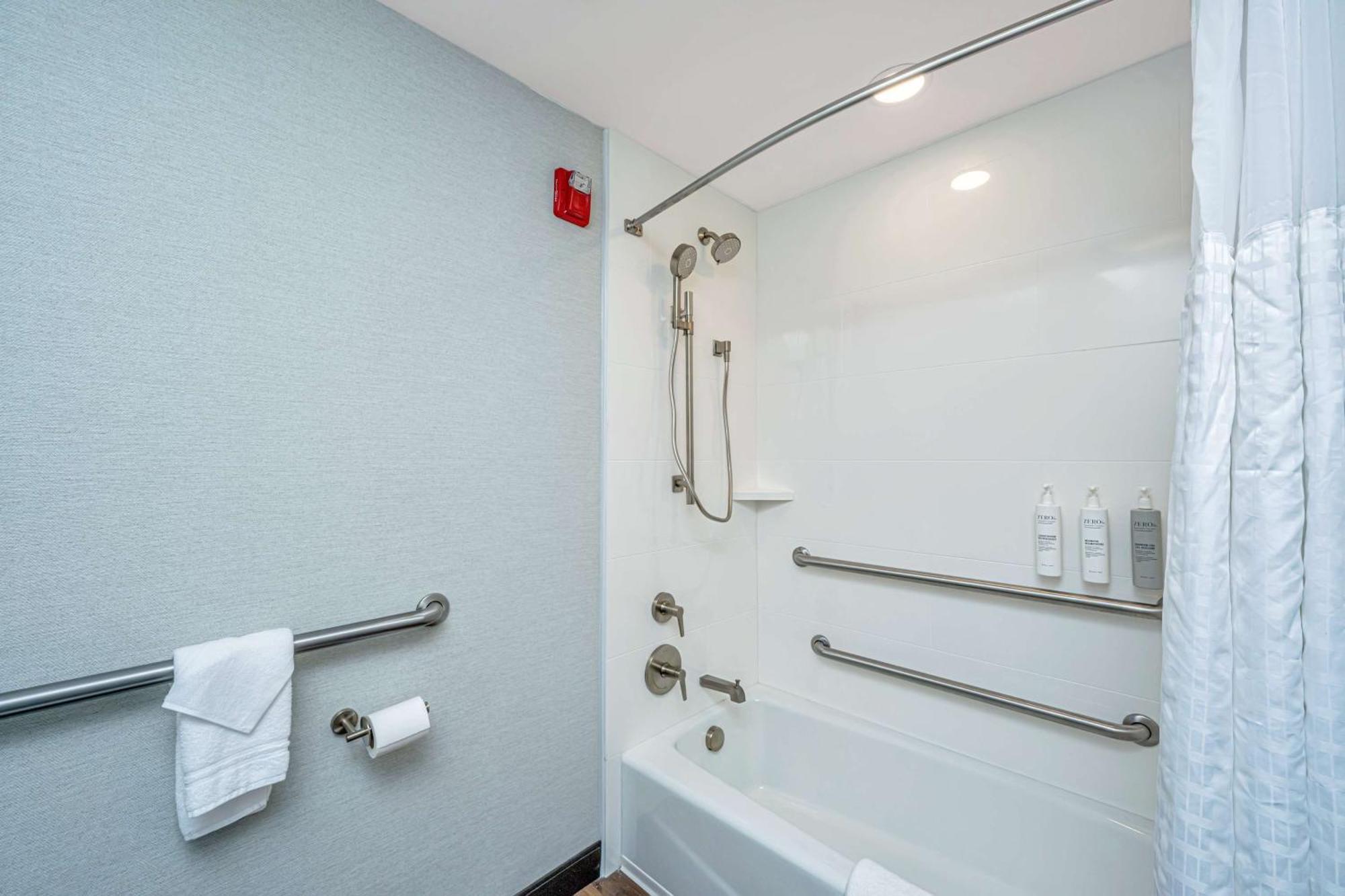 King Suite - Mobility and Hearing Access