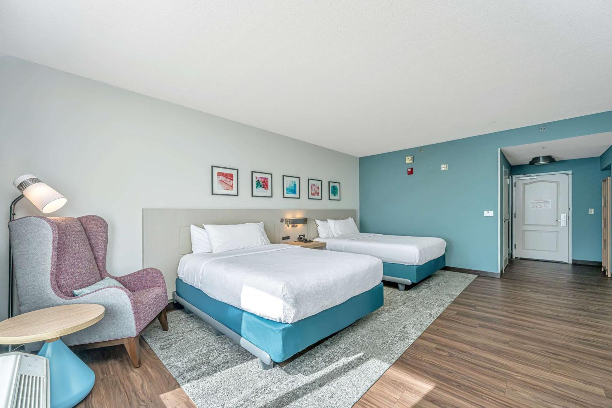 Queen Room Two Queen Beds Mobility Hearing Access