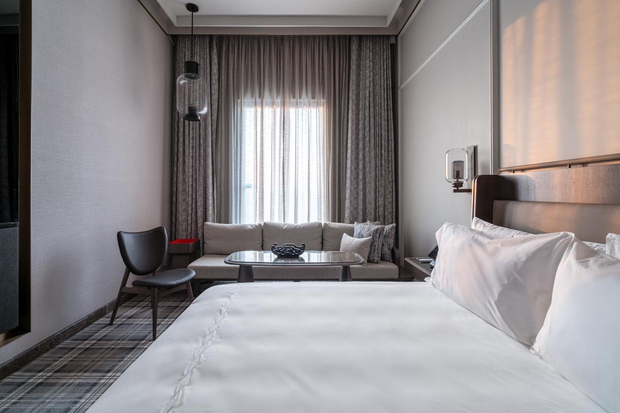 Club High Rise Room Complementary Lounge Access High Tea & Happy Hours 4 pieces Laundry per