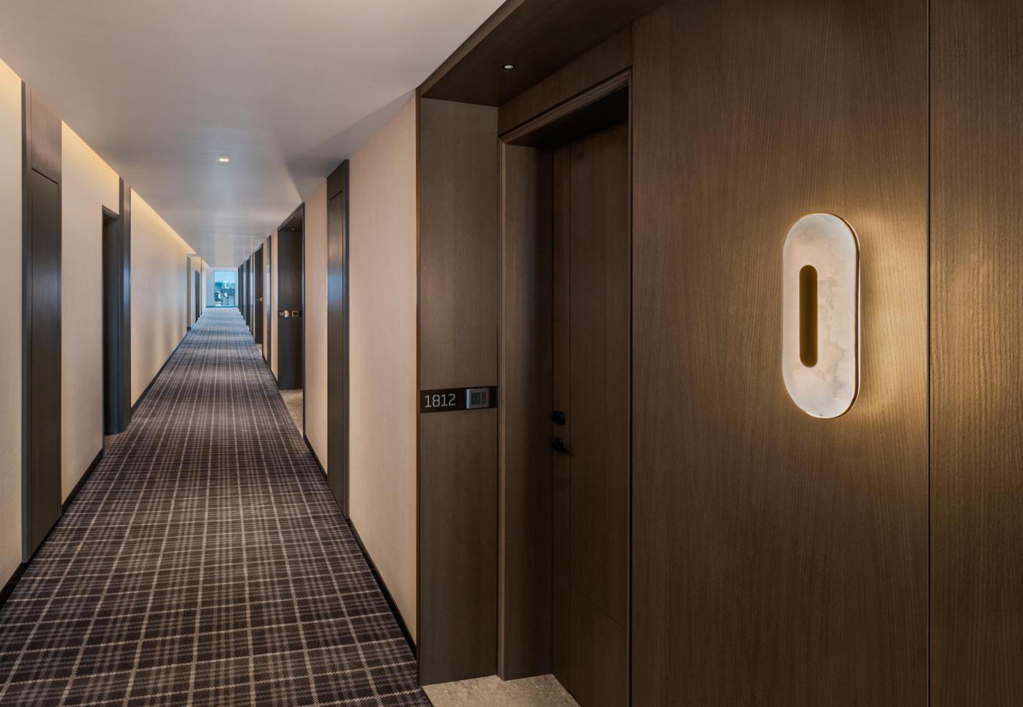Club Room Complementary Lounge Access High Tea & Happy Hours 4 pieces Laundry per
