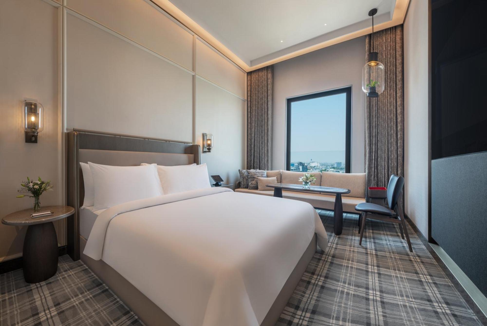 Club Room Complementary Lounge Access High Tea & Happy Hours 4 pieces Laundry per