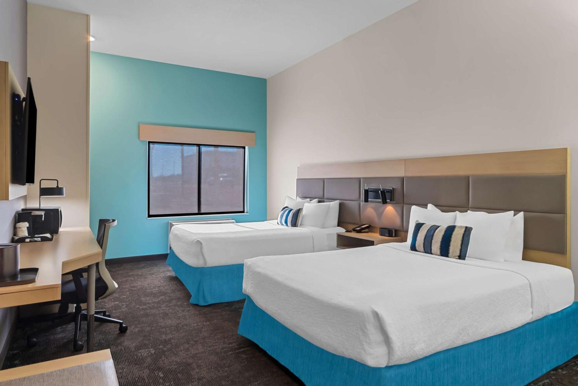 Queen Room Two Queen Beds Walk Shower Disability Access