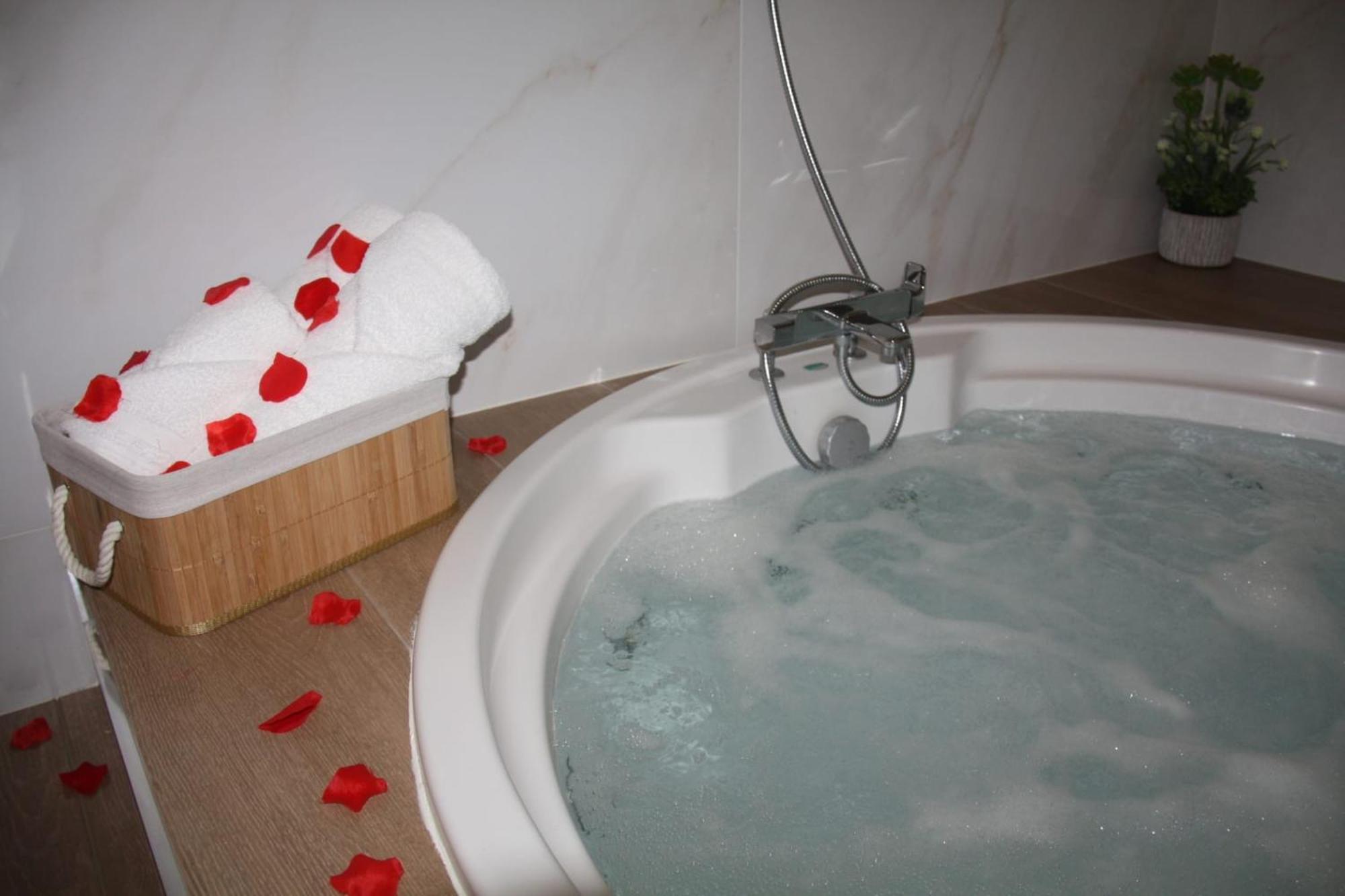 Double Room Spa Bath,1628677919:JPEG