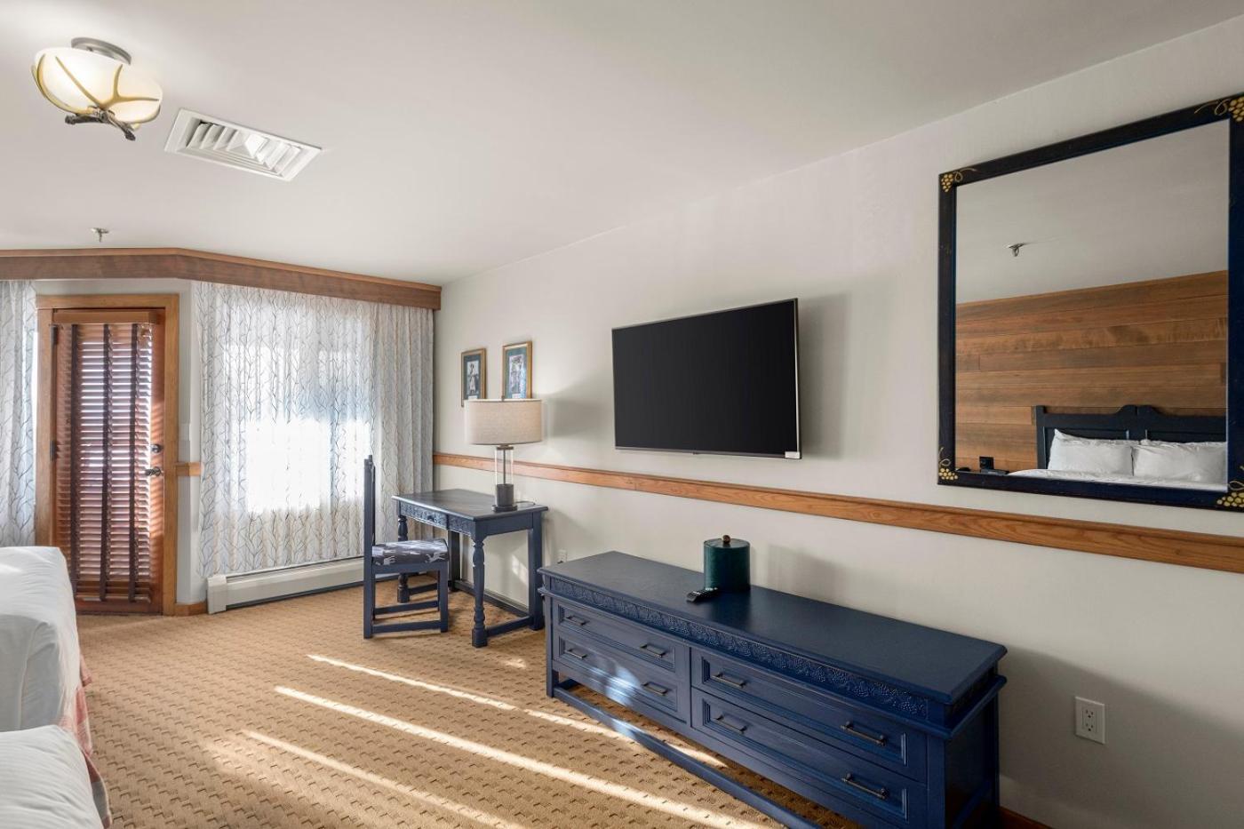 Edelweiss Queen Room