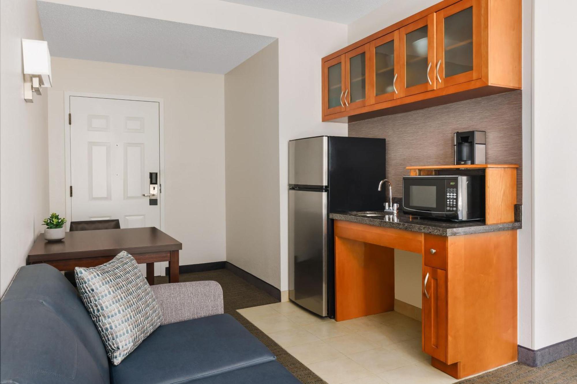 One-Bedroom Queen Suite