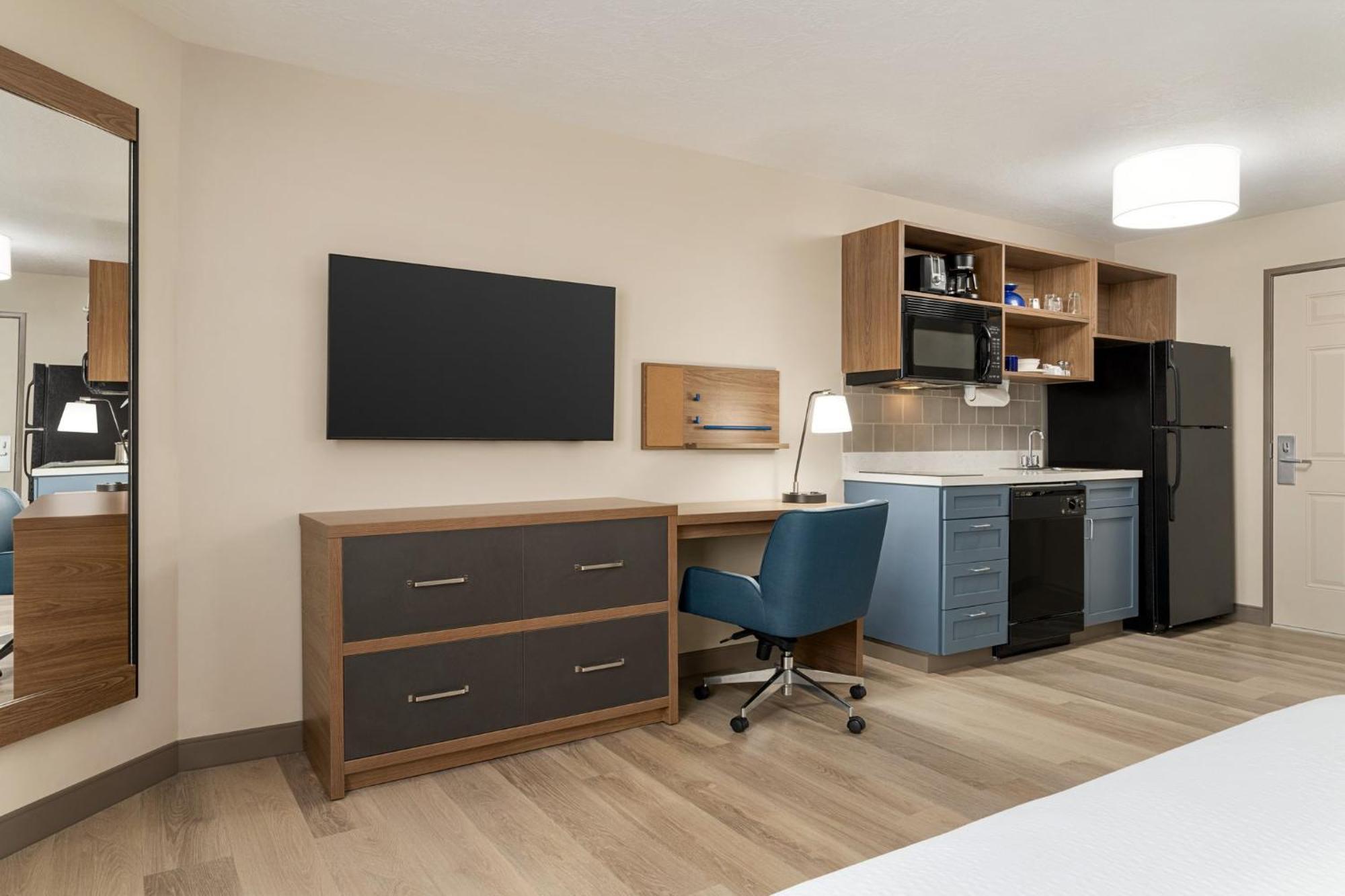 Studio Queen Suite