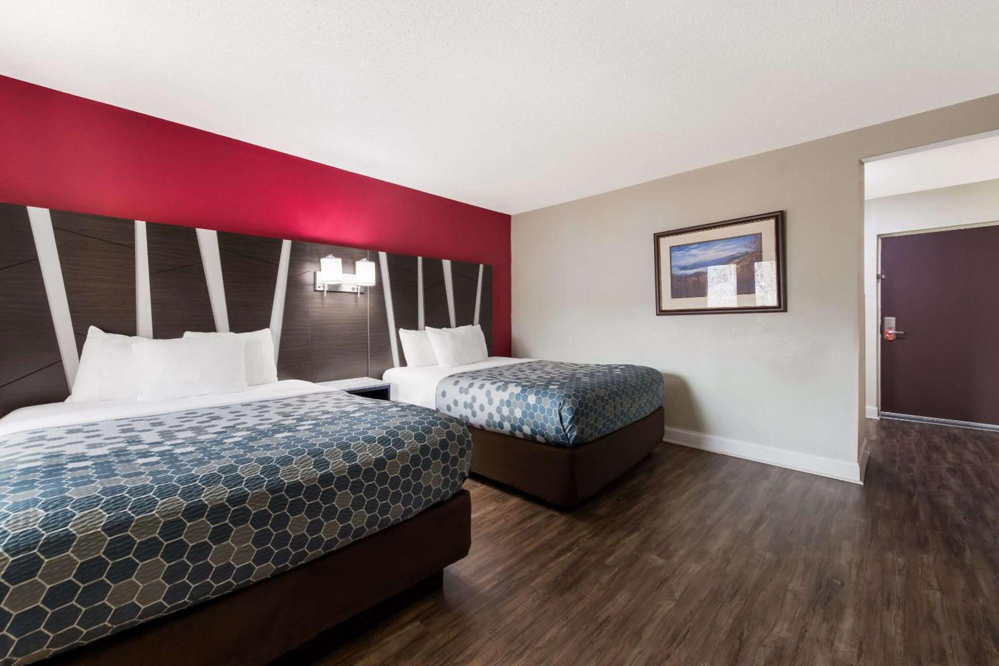 Queen Room Two Queen Beds River View Non-Smoking