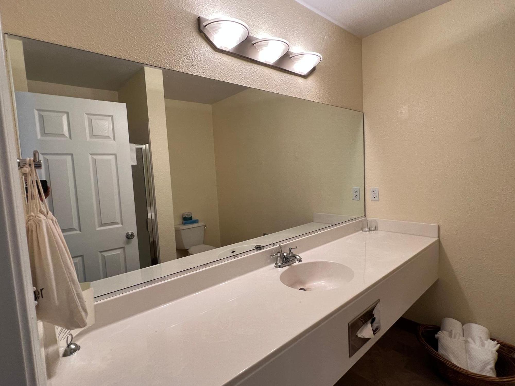 Deluxe Queen Suite