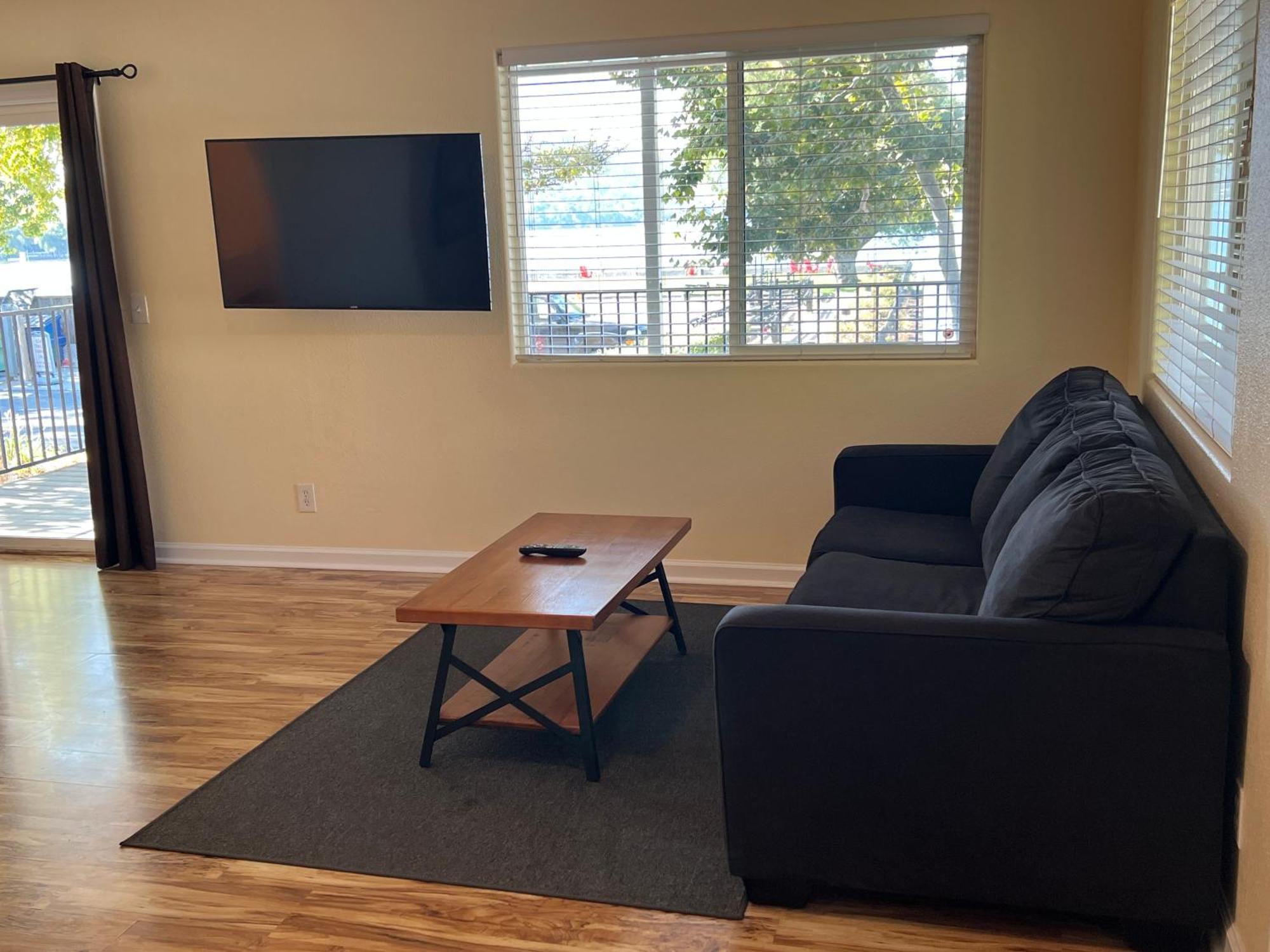 Deluxe Queen Suite
