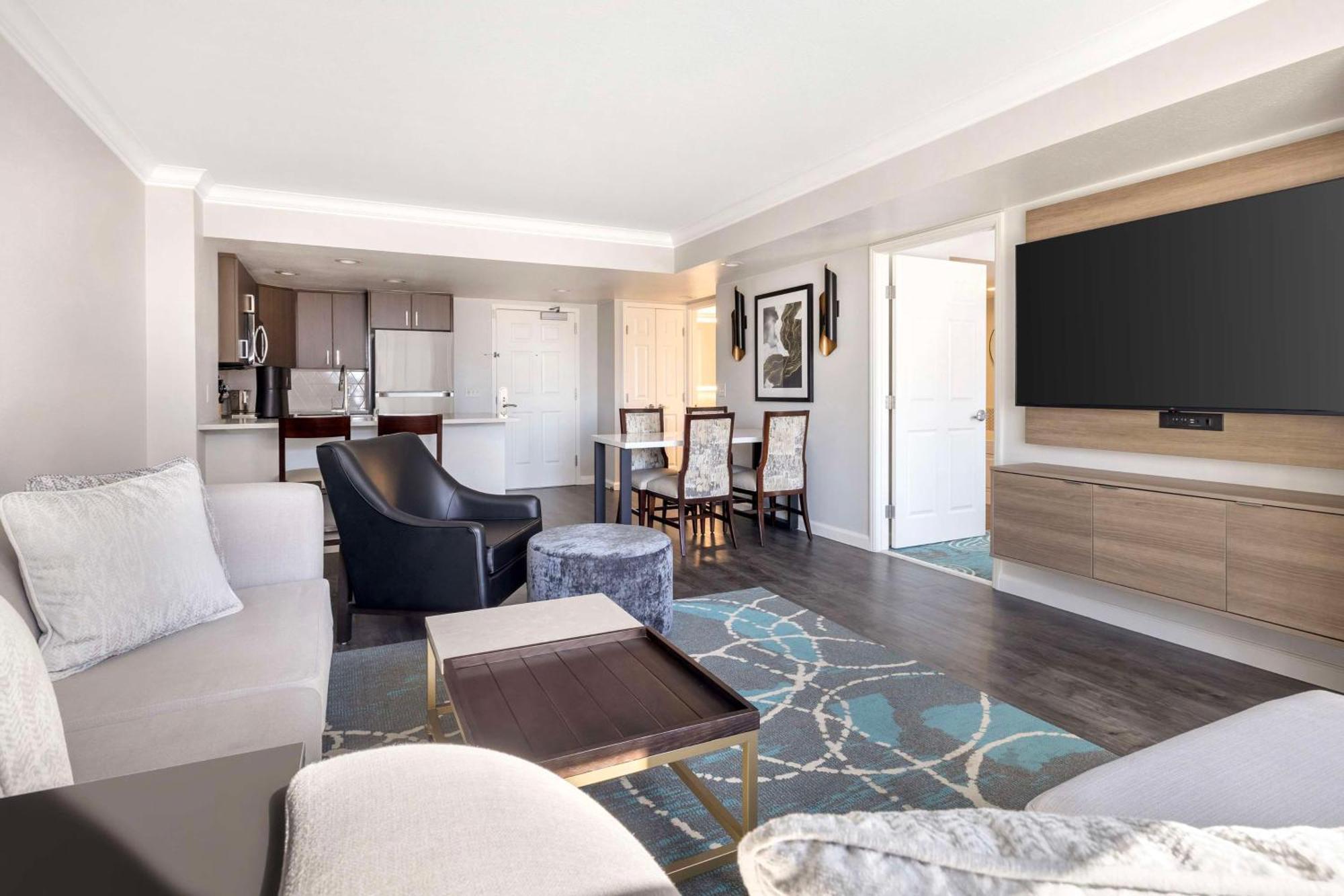 One-Bedroom King Suite Sofa Bed