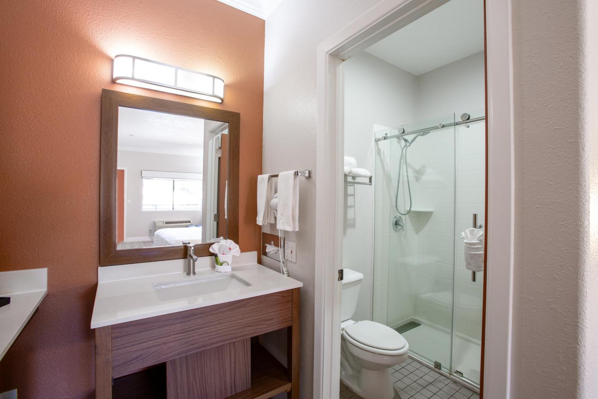 King Soaking Tub Bell Rock View