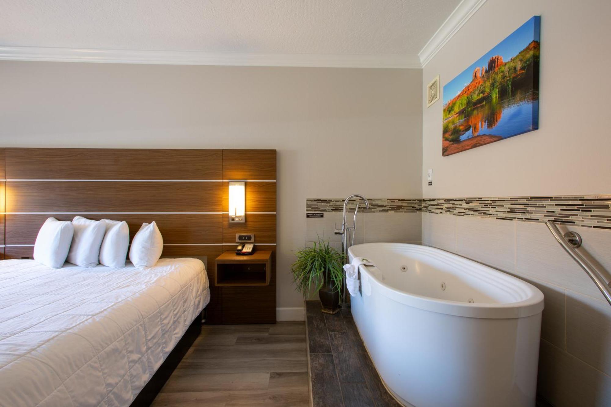 King Soaking Tub Bell Rock View