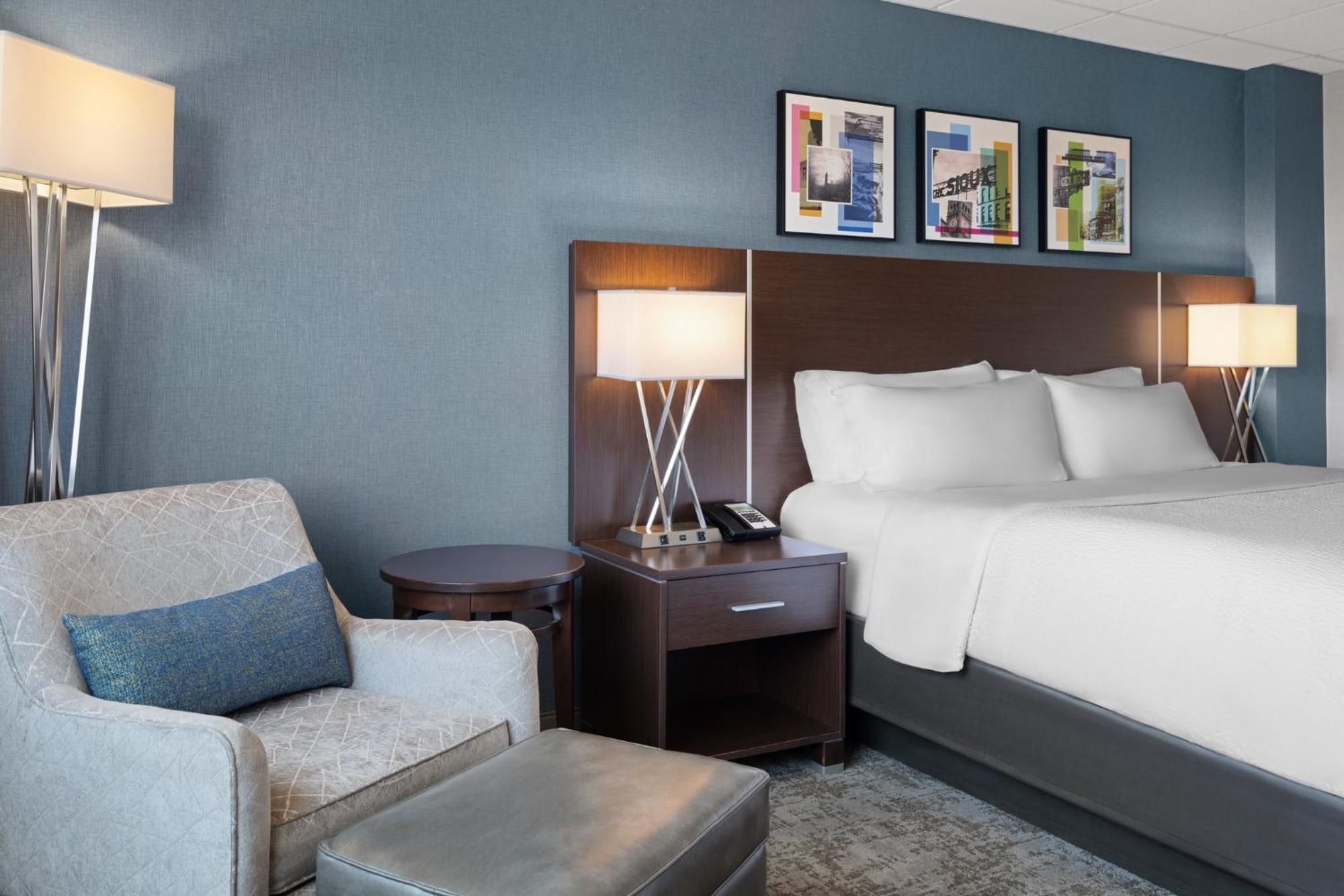 Standard King Room Concierge Floor