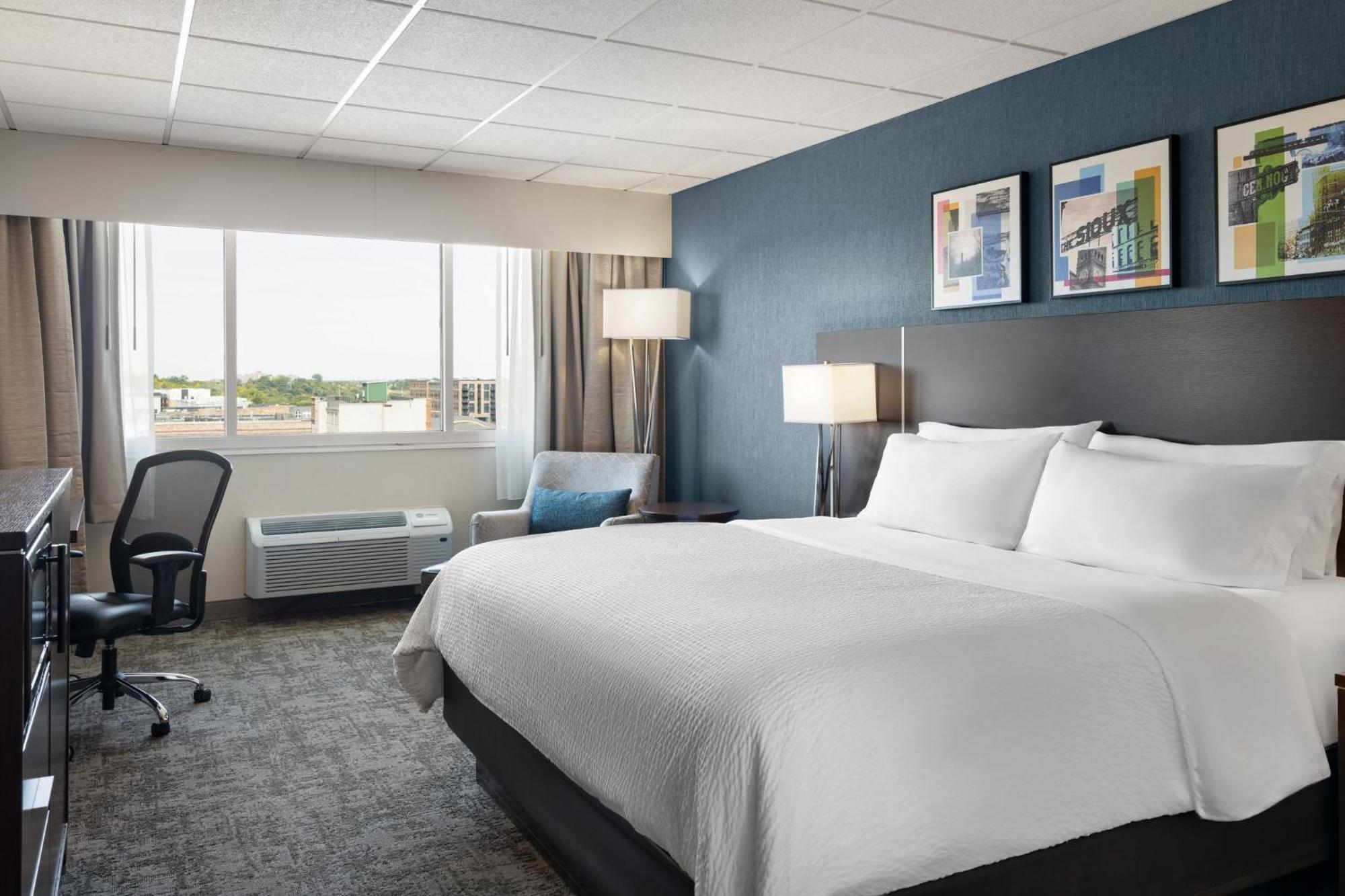 Standard King Room Concierge Floor