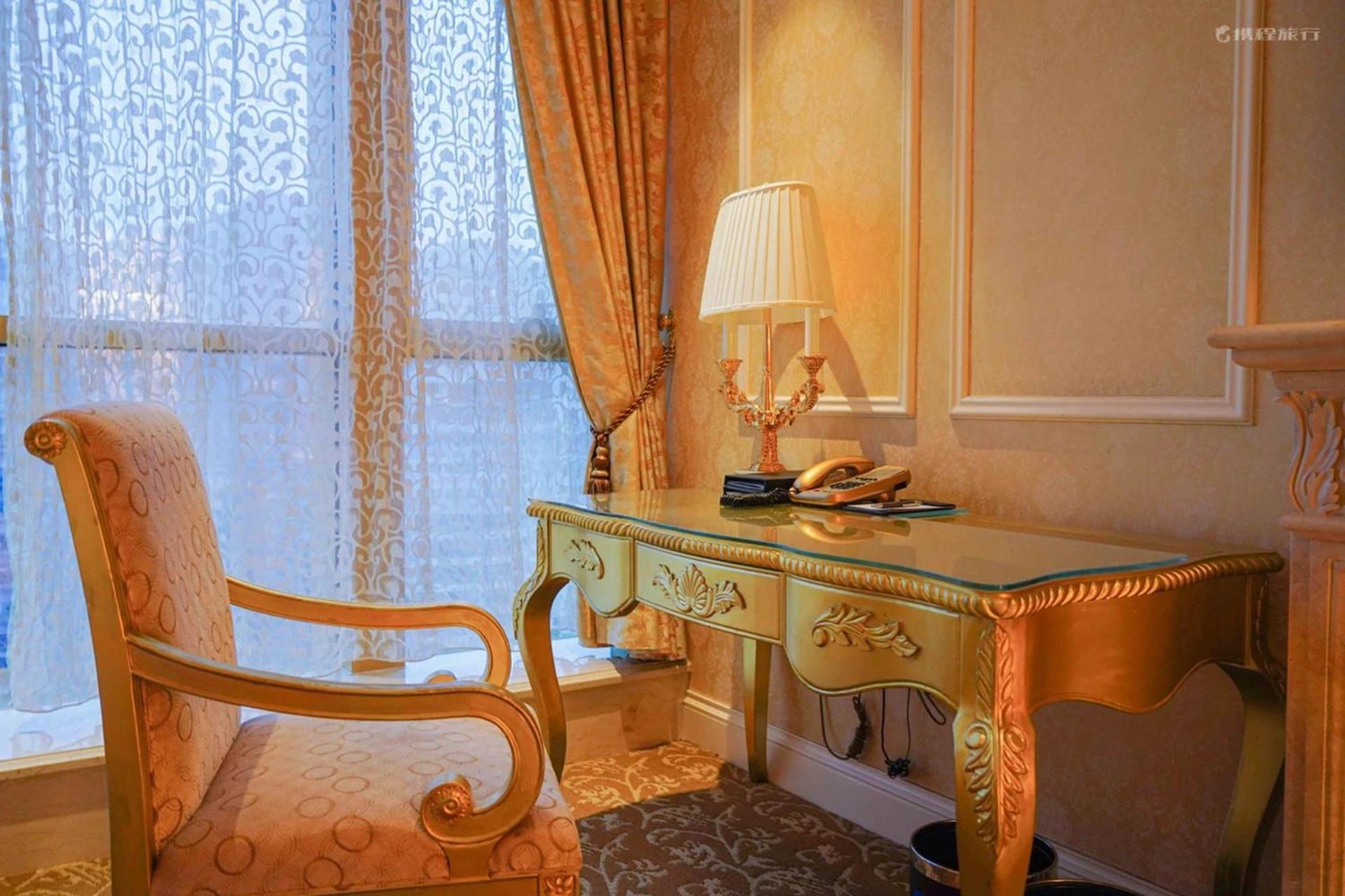 Club Deluxe Twin Room