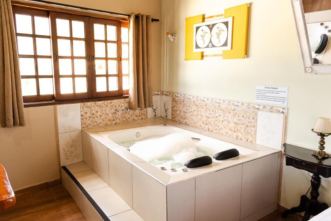 Deluxe Suite Spa Bath