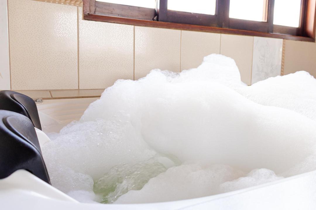 Deluxe Suite Spa Bath