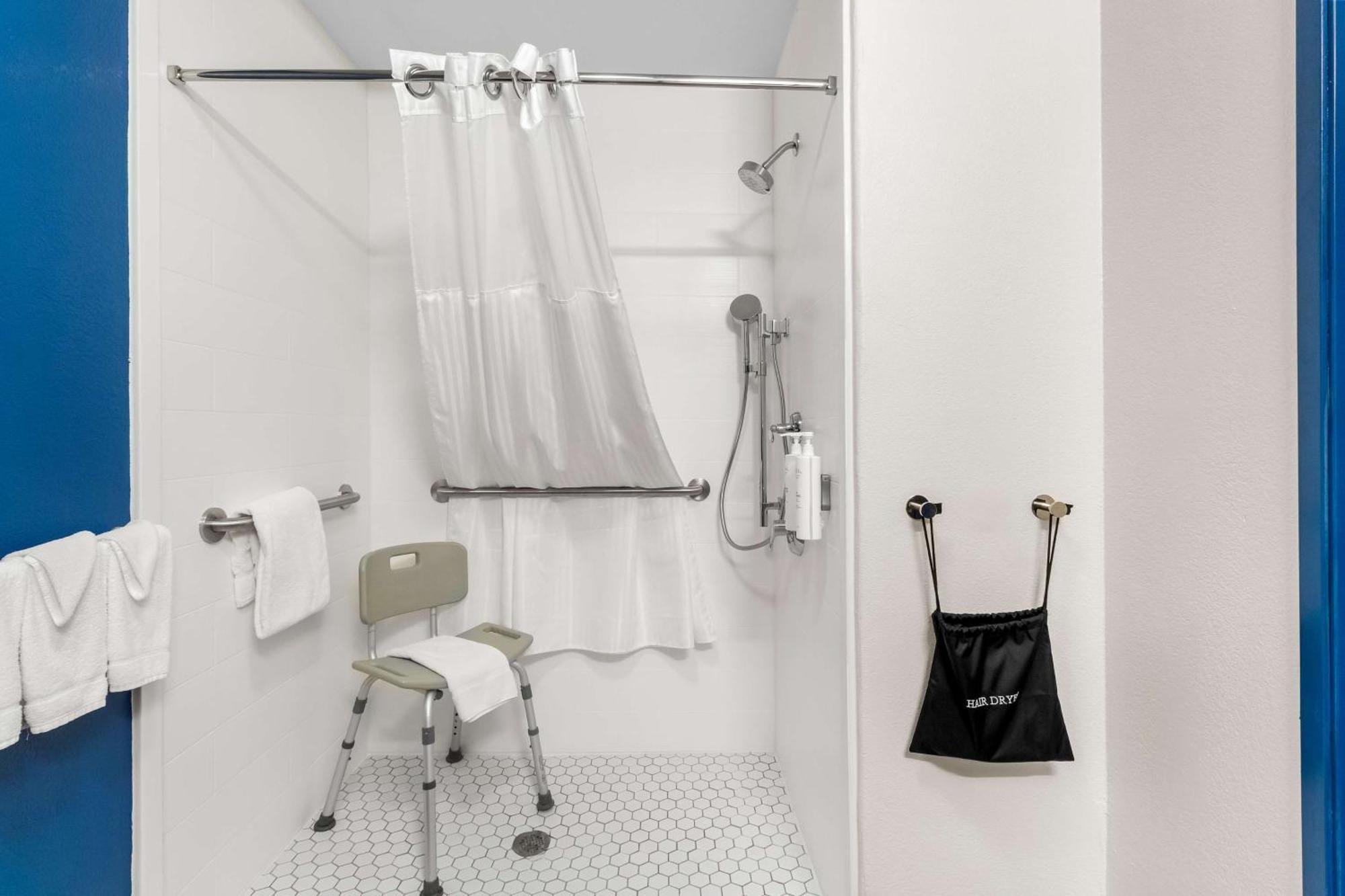 King Room Roll Shower Mobility Access,1629908065:JPEG