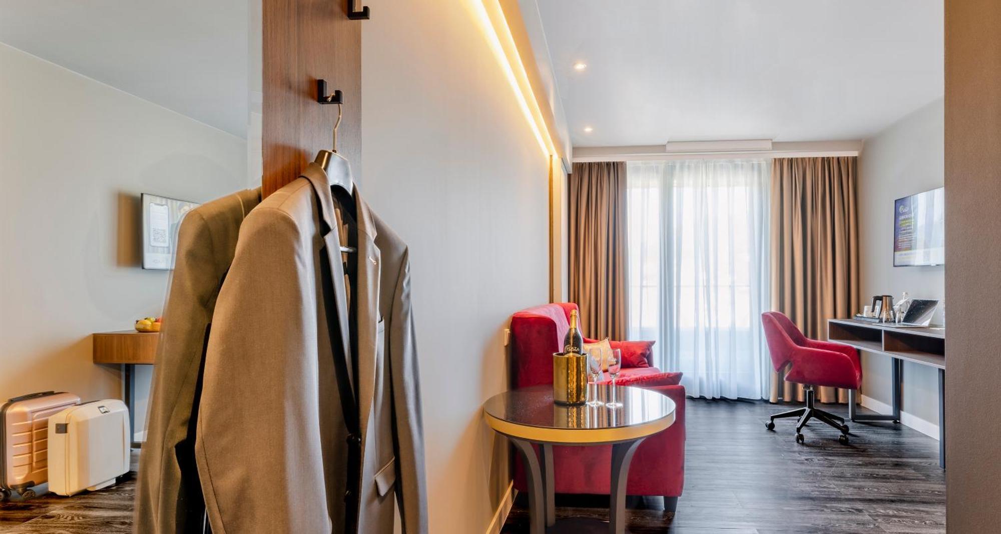 Junior Suite,1629996614:JPEG