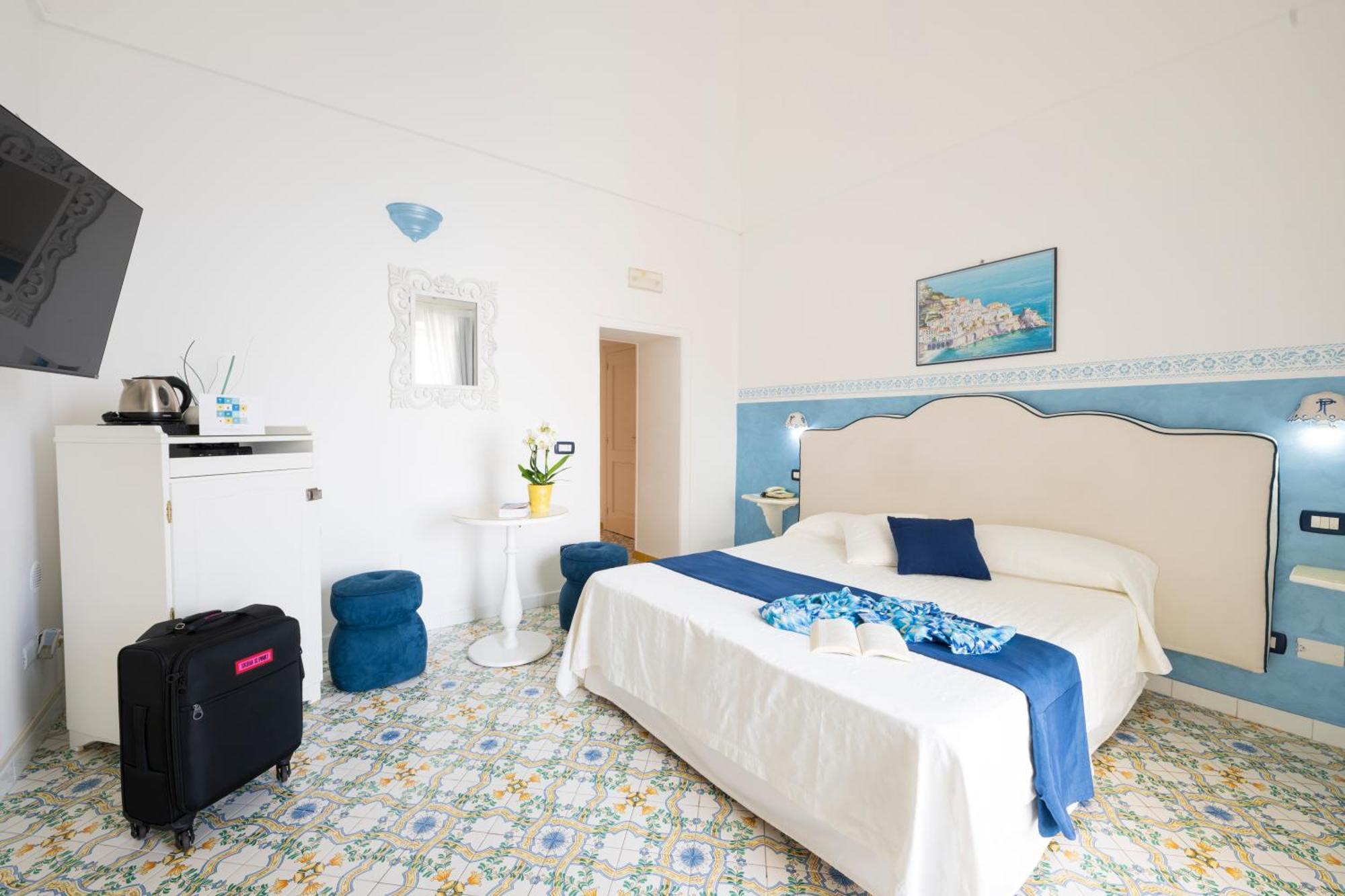 Deluxe Double or Twin Room Sea View