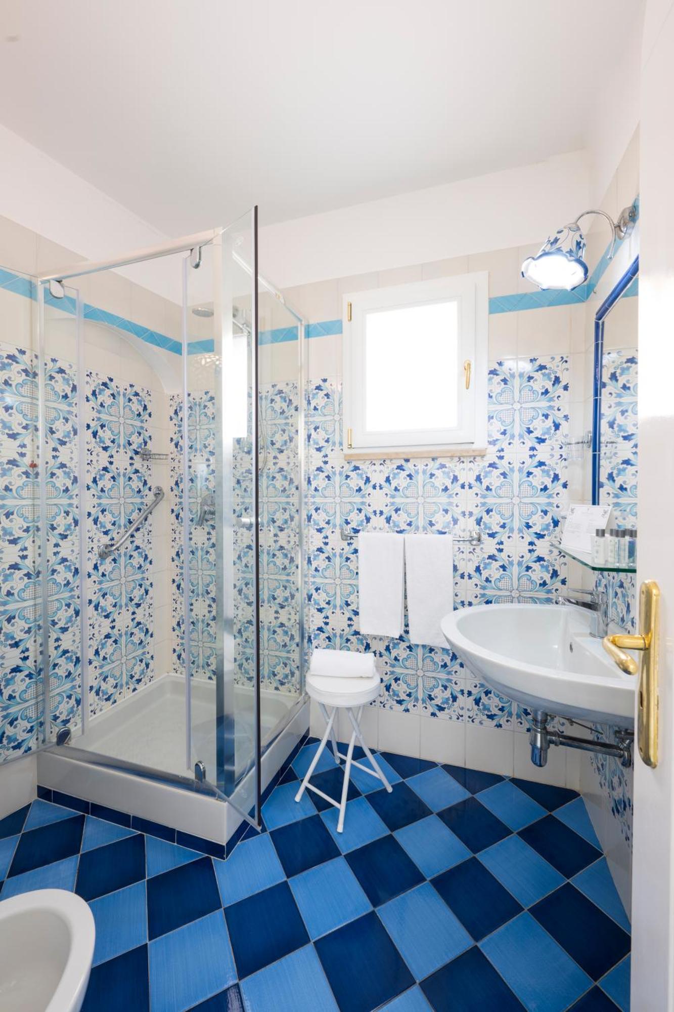 Deluxe Double or Twin Room Sea View