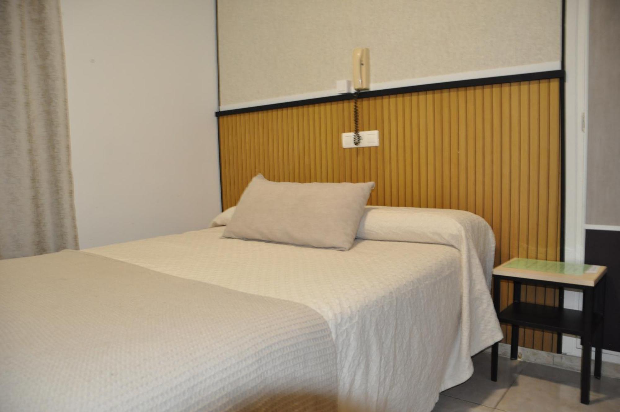 Double or Twin Room Private Bathroom