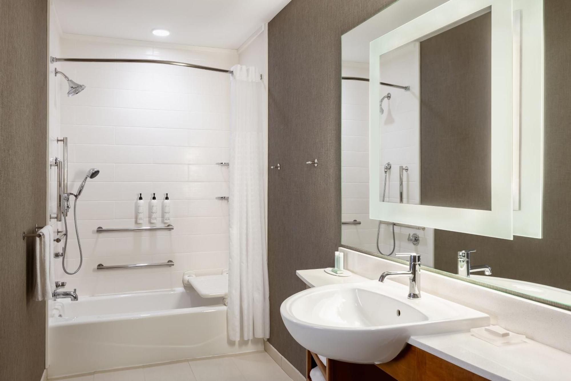 Deluxe Queen Suite,1630887870:JPEG