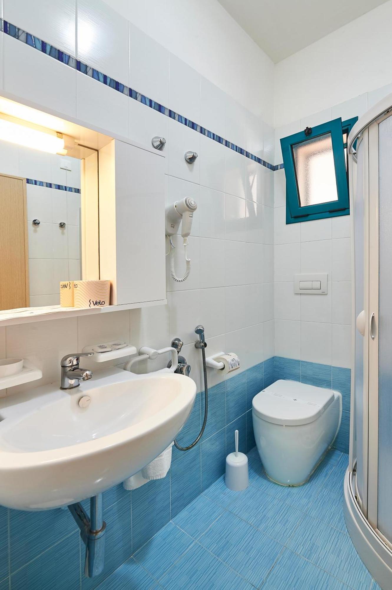 Sextuple Apartment First Floor