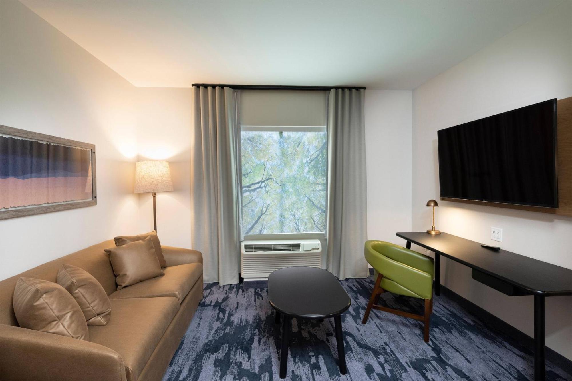 Queen Suite with Two Queen Beds, Bathtub and Sofa Bed - Mobility Access/Hearing Accessible