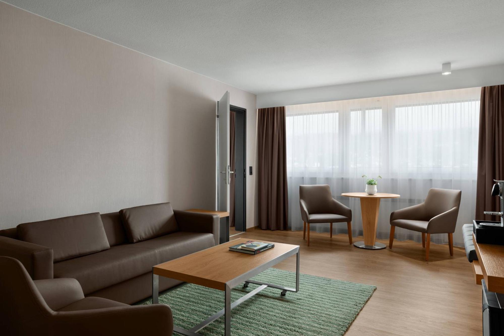One Bedroom Suite King Bed mountain View High Floor