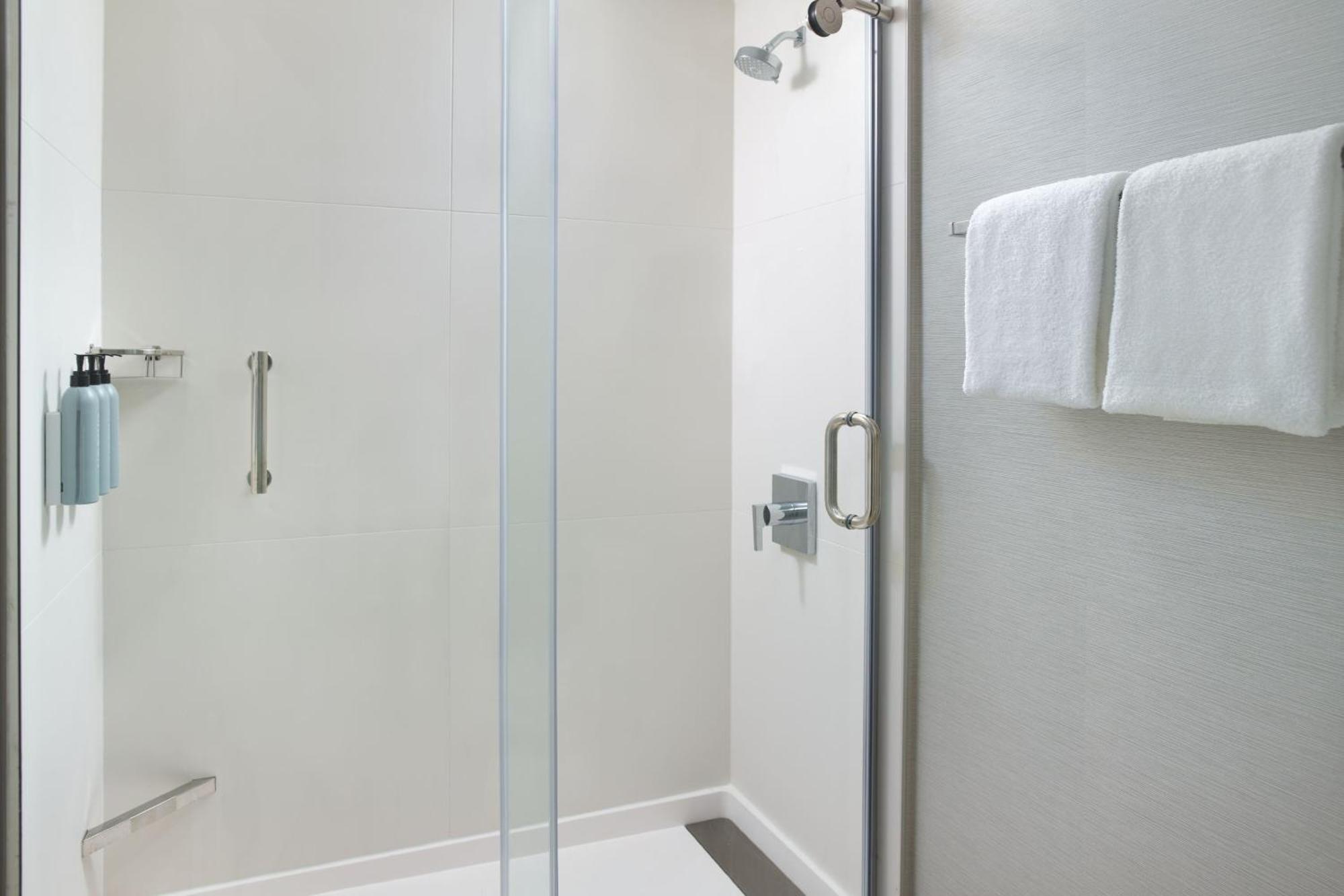 Queen Room with Two Queen Beds - Hearing Accessible,1631556197:JPEG