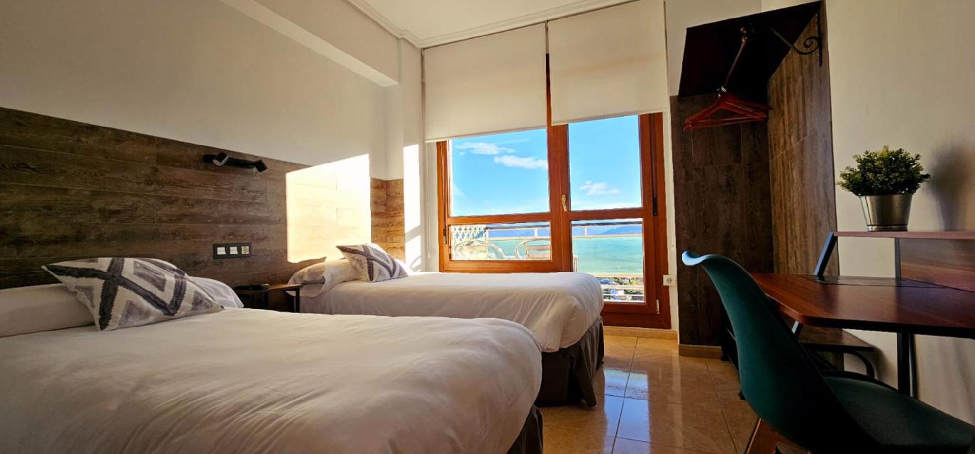 Twin Room Private Bathroom