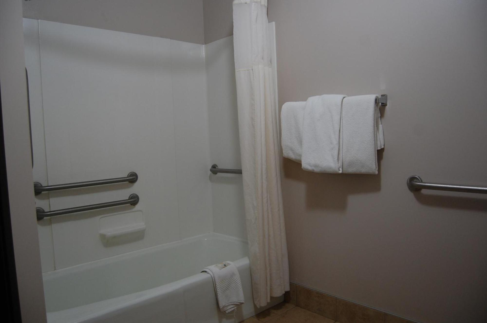 Queen Suite Accessible or Non-Smoking