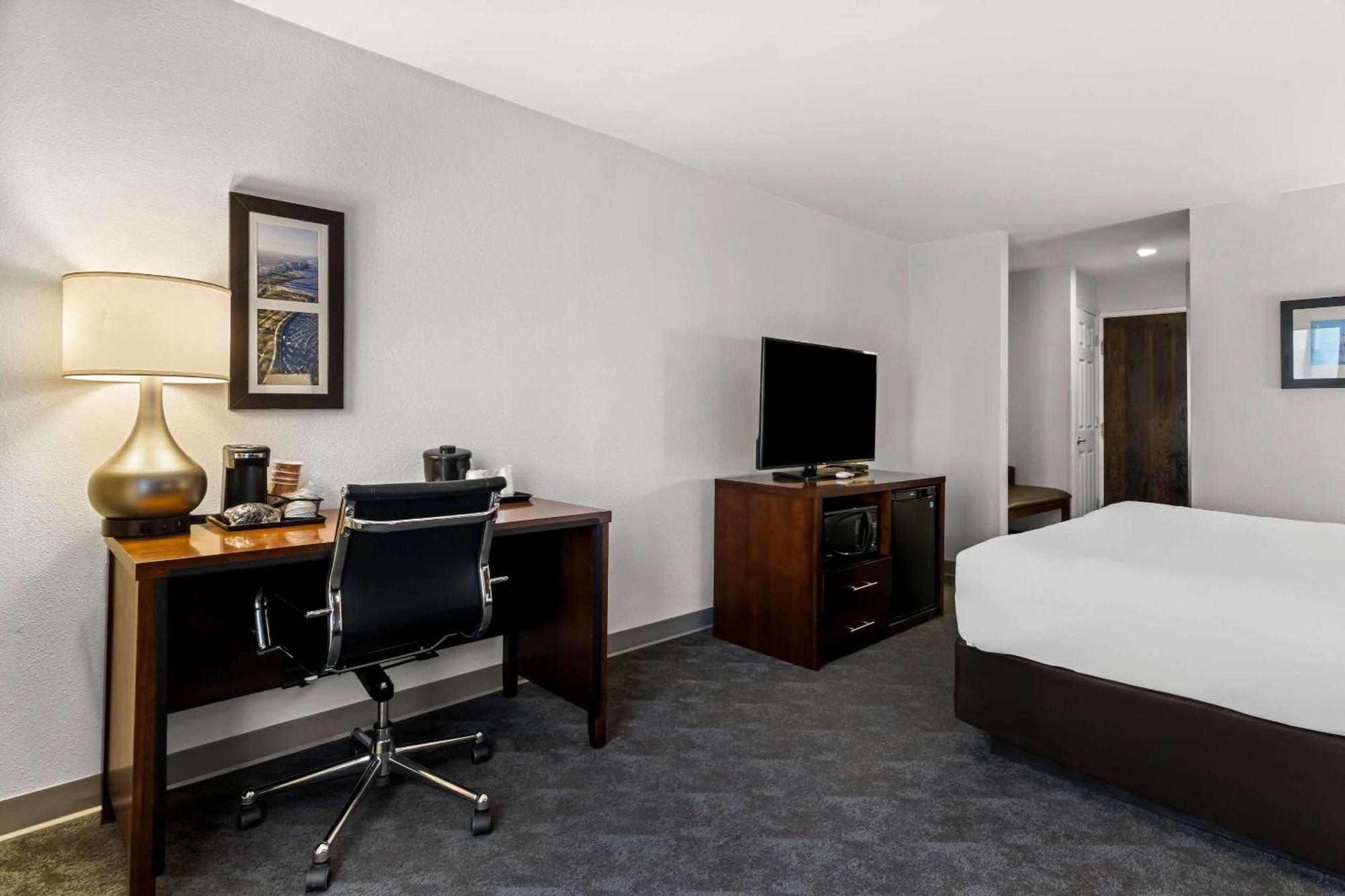 Standard King Room - Non-Smoking