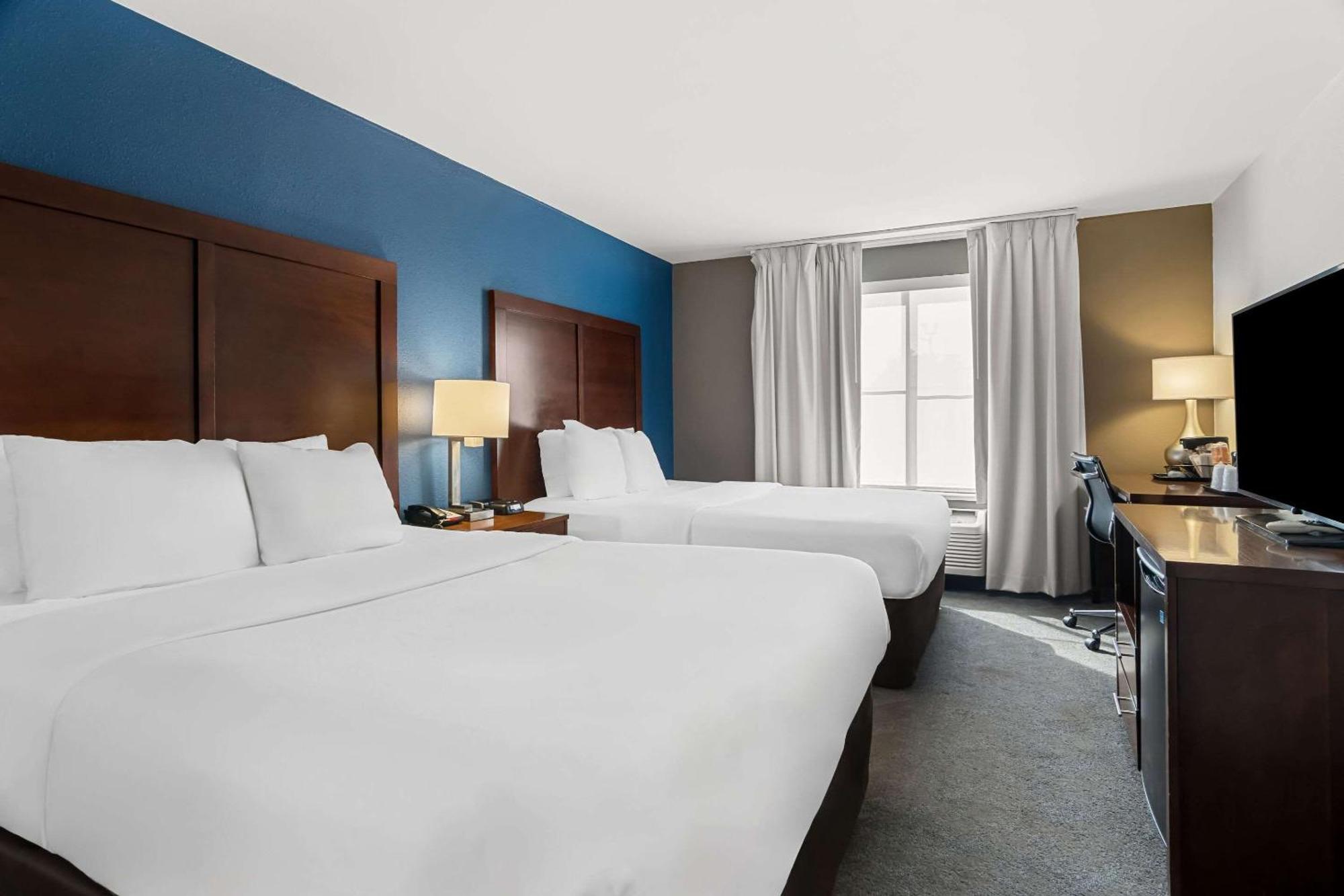 Queen Suite Two Queen Beds Non-Smoking