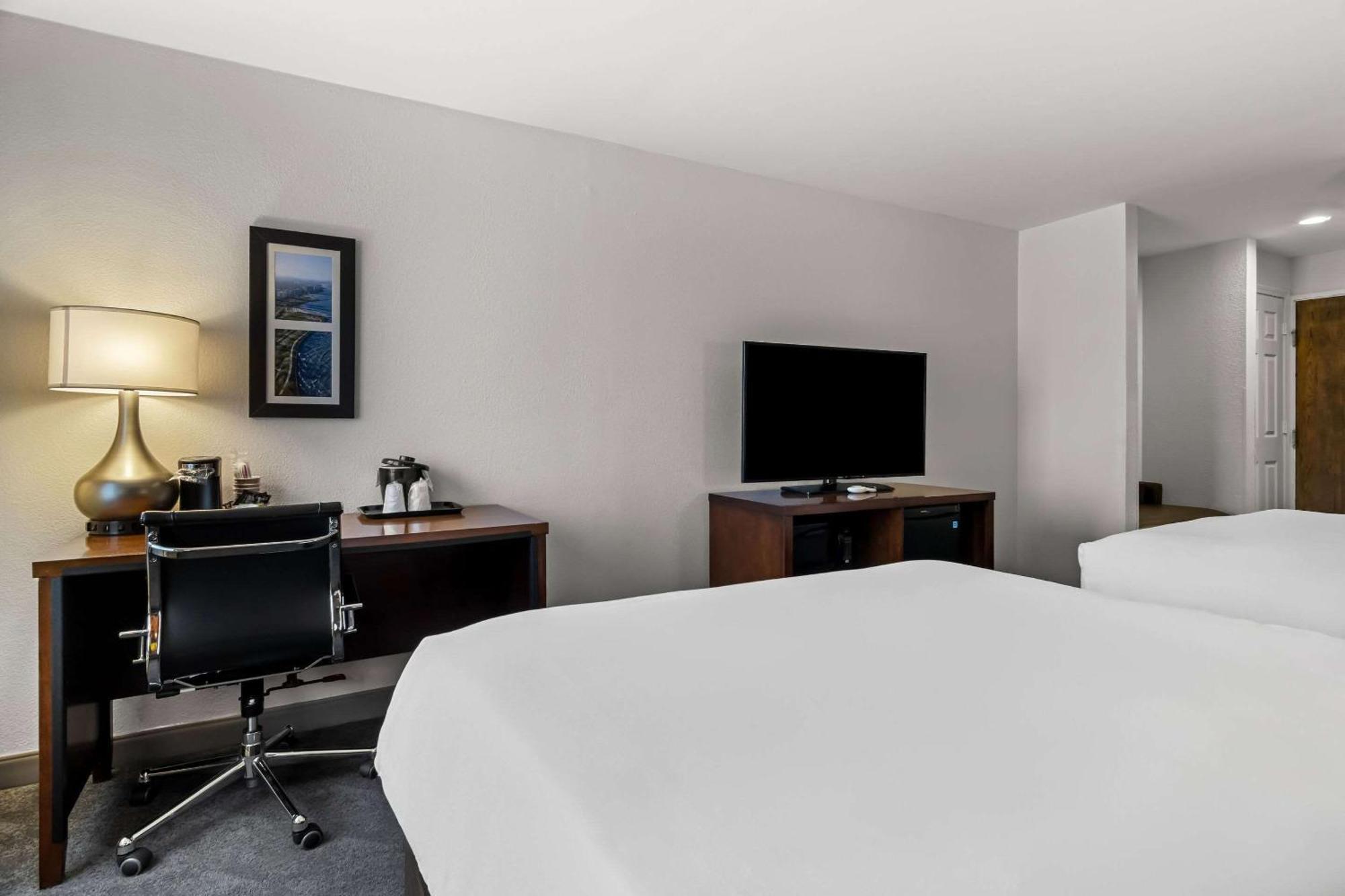 Queen Room Two Queen Beds Non-Smoking