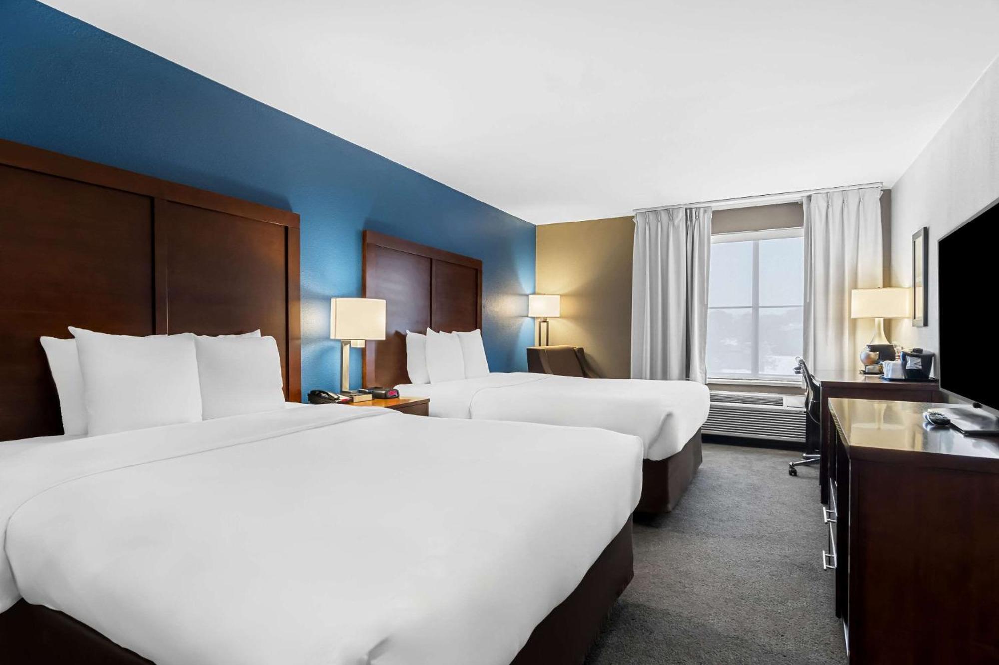 Queen Room Two Queen Beds Non-Smoking