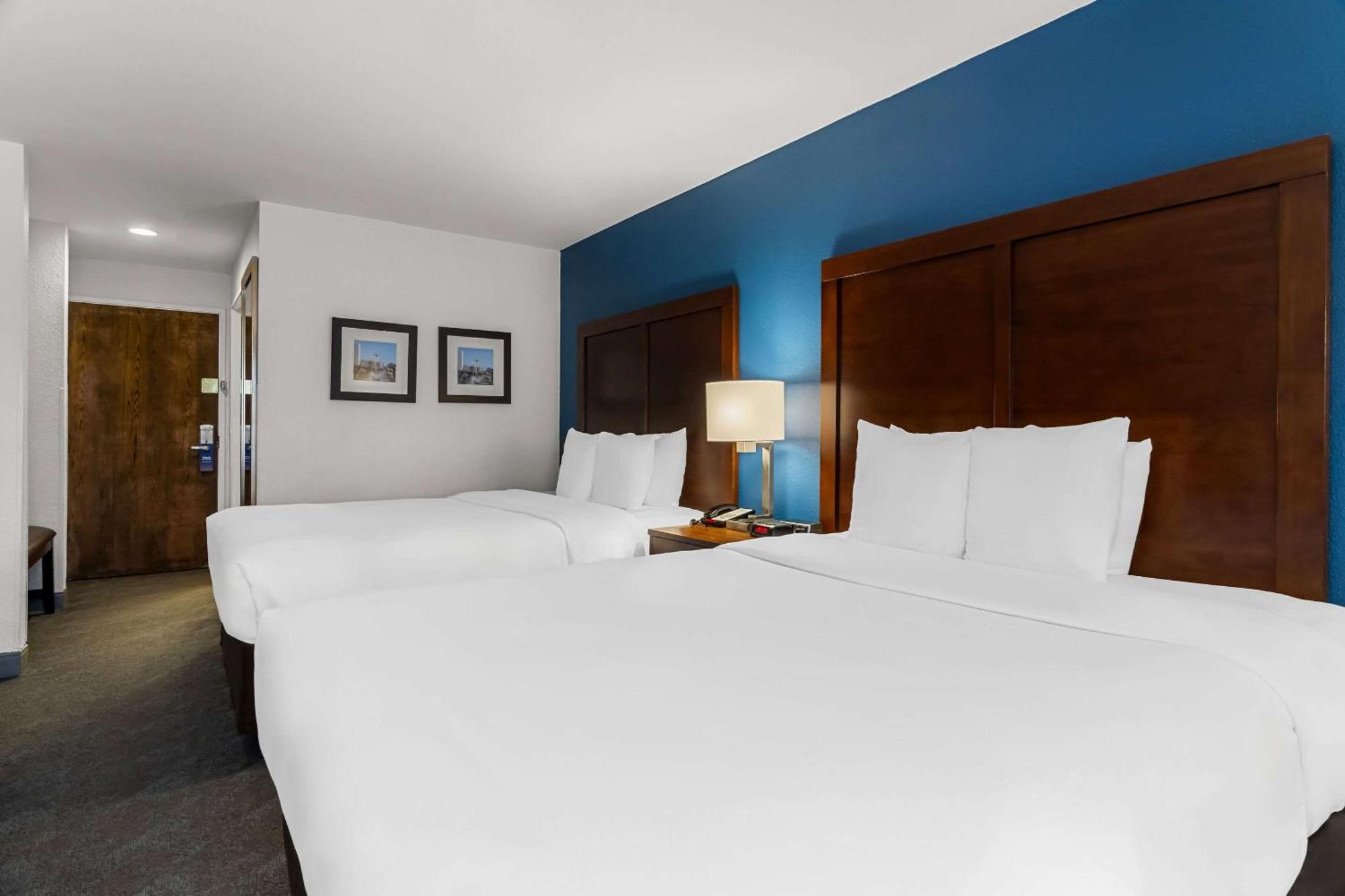 Queen Room Two Queen Beds Non-Smoking