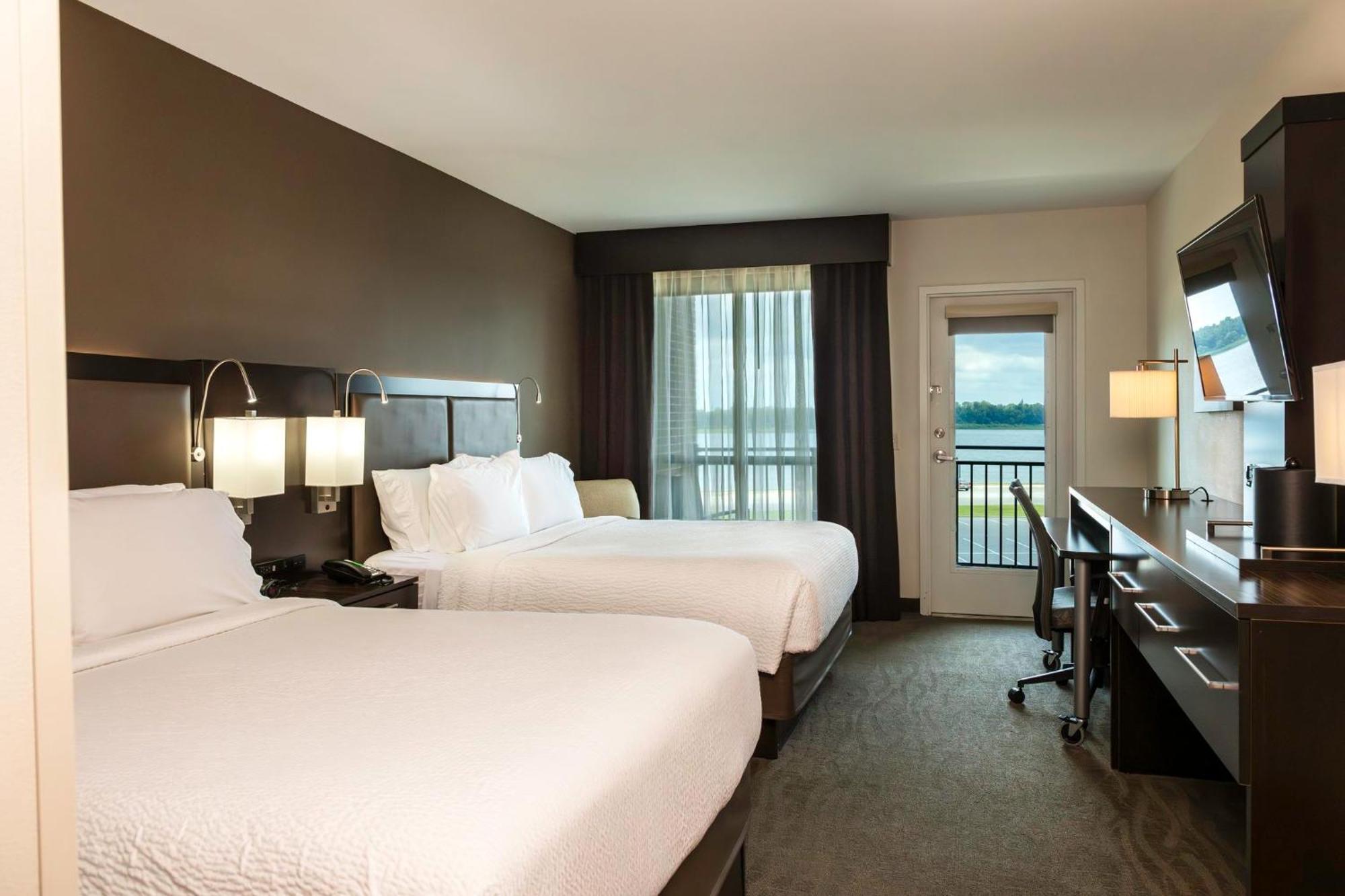 Standard Queen Room River View Balcony
