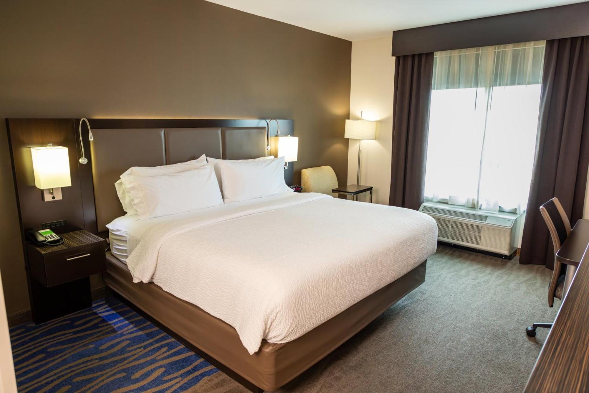 Standard King Room City View