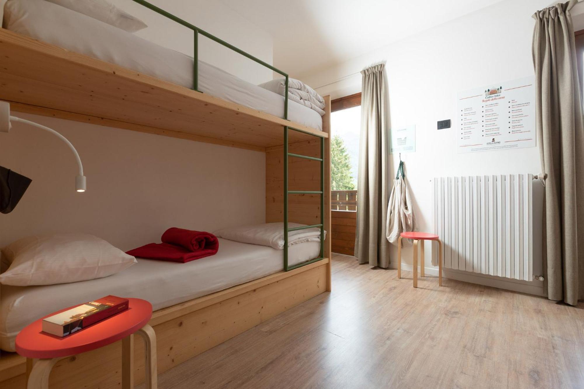 Posto Letto in Dormitorio Femminile con 6 Letti