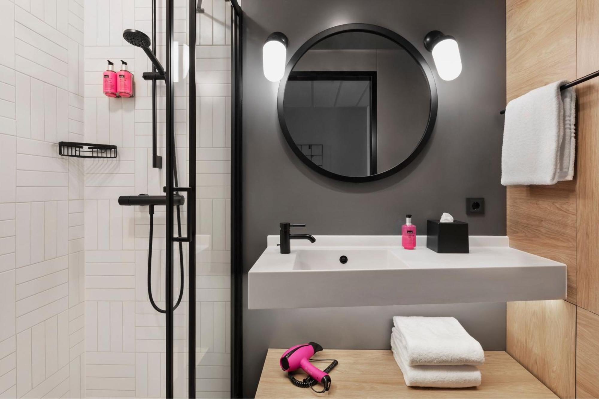 Moxy Twin Room