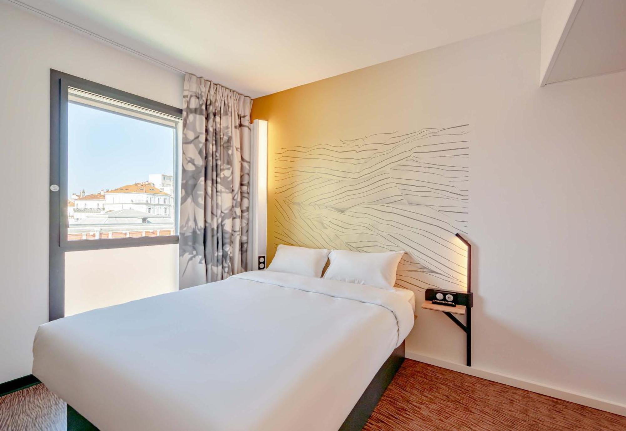 Chambre Double - Accessible aux Personnes à Mobilité Réduite