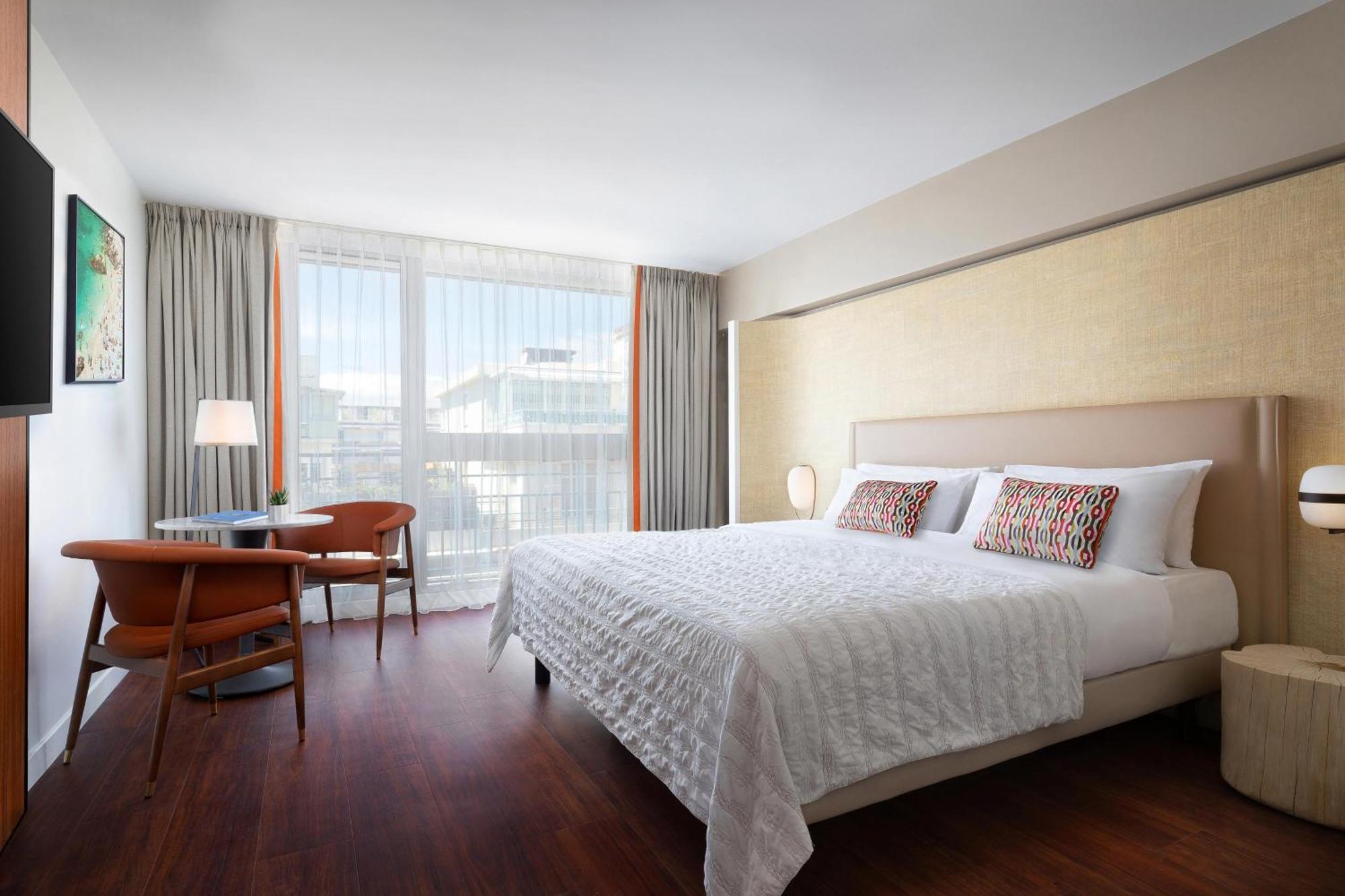 Deluxe room with City view, King bed,1163058705:JPEG
