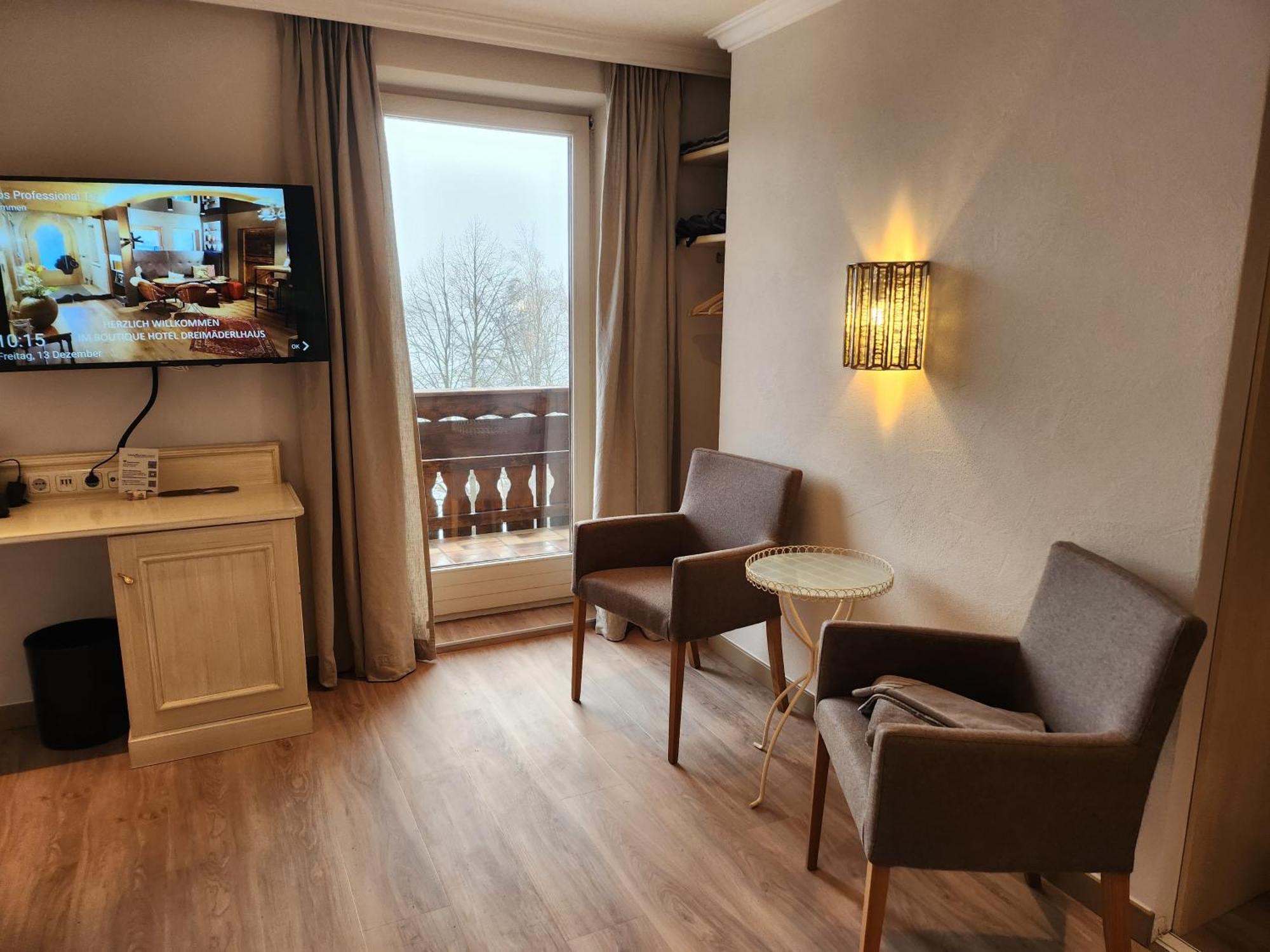 Romantikzimmer mit Seeblick und Balkon