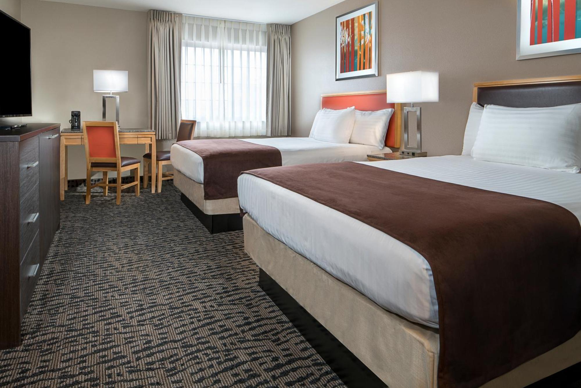 Meadows Deluxe Room 2 Queens